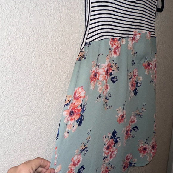 Rewind Mixed Media Stripe And Floral Tank Front Pocket Size Large - Picture 4 of 8